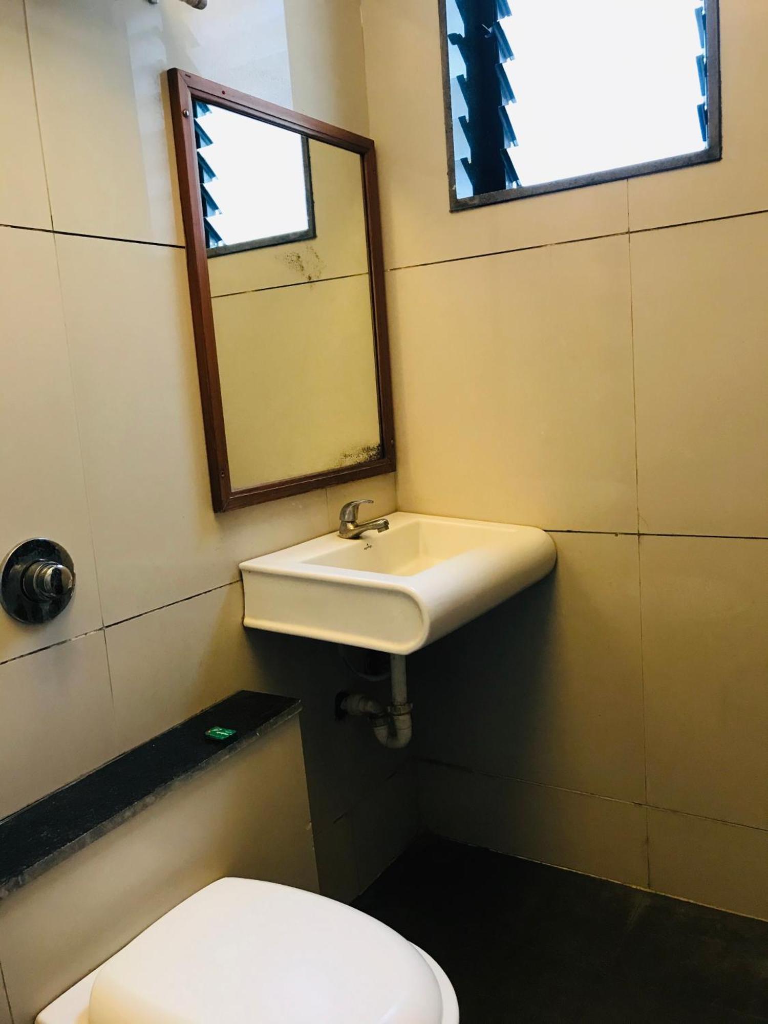 Liva Rooms Nashik Esterno foto