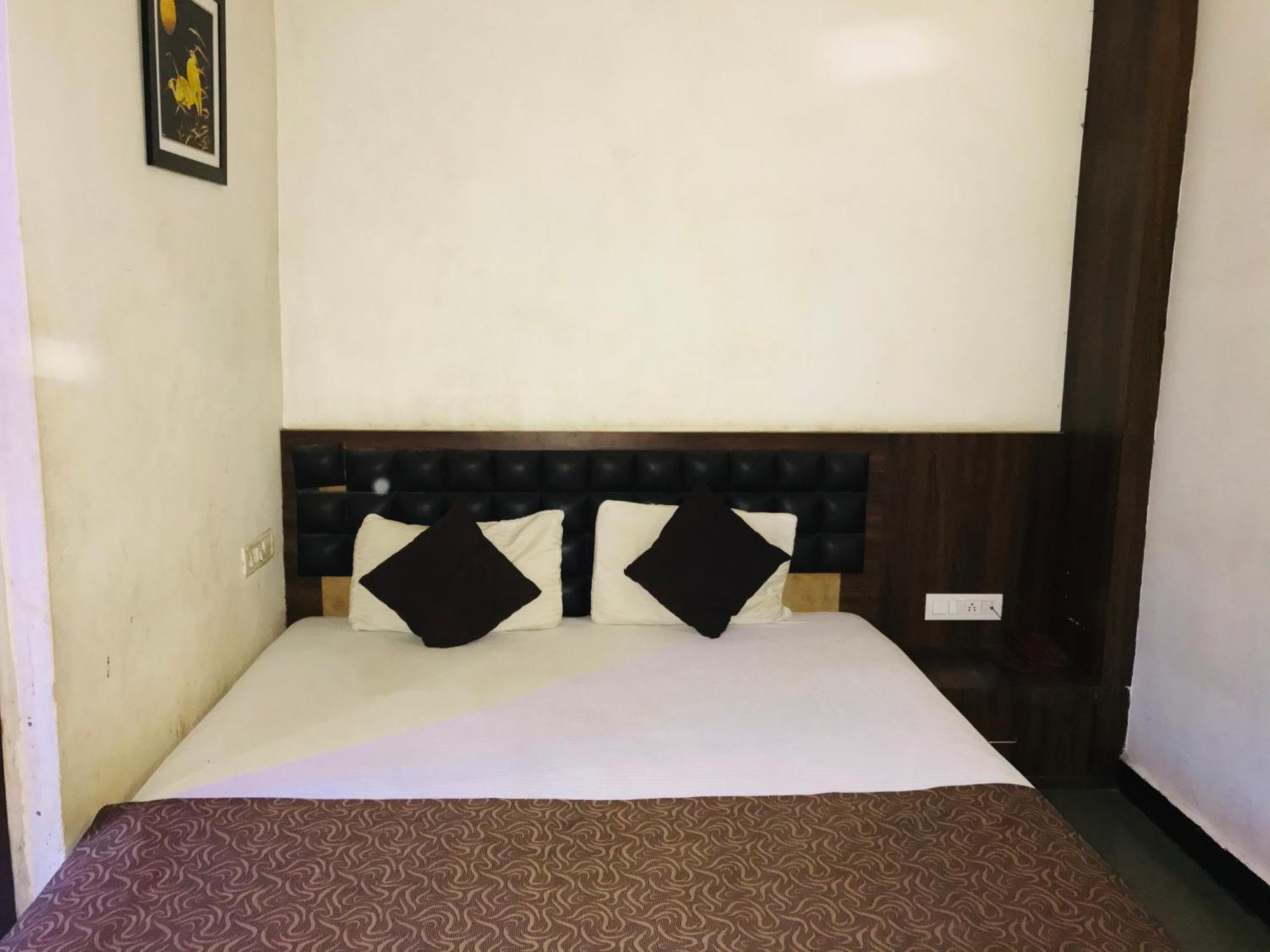 Liva Rooms Nashik Esterno foto