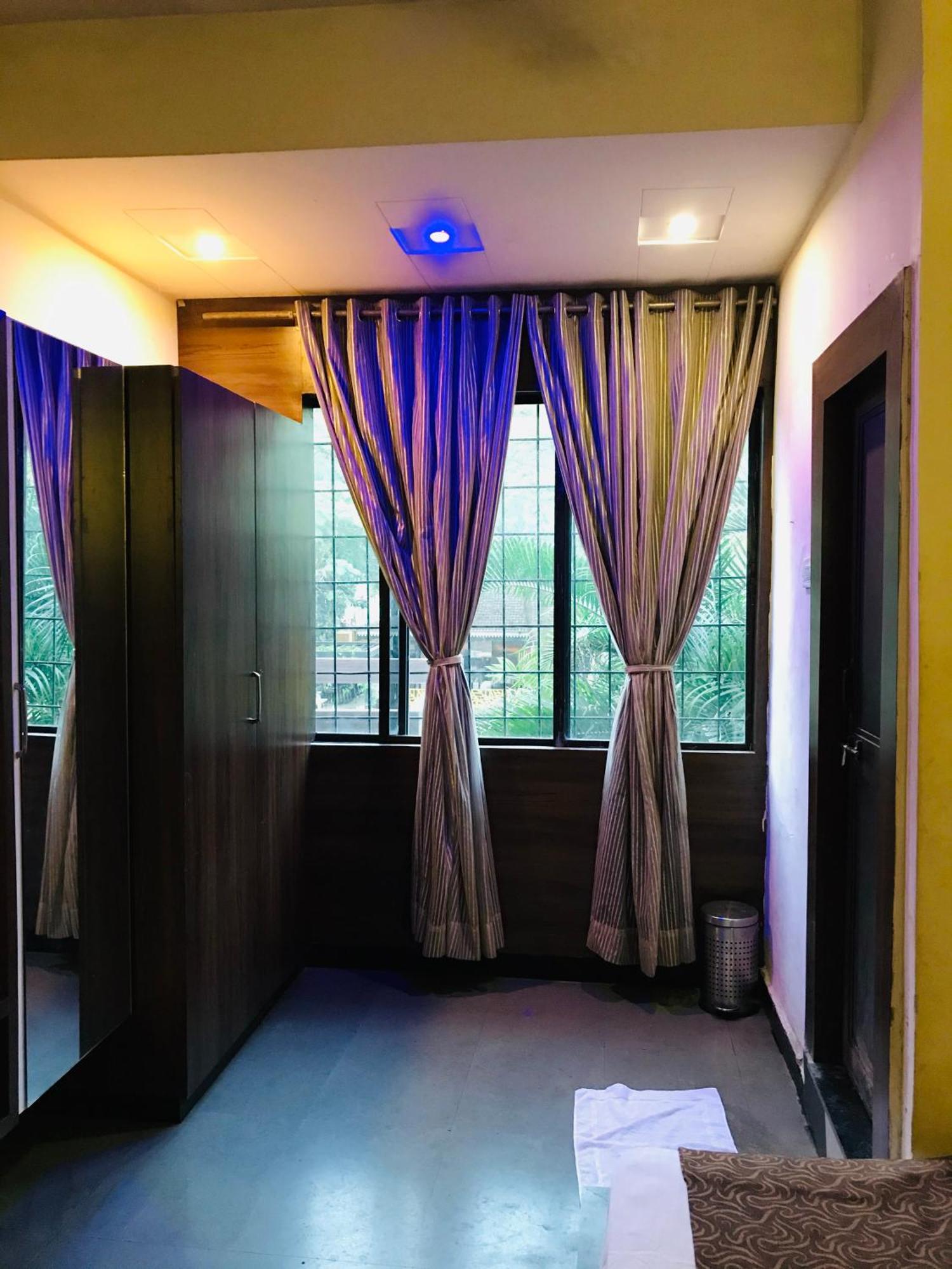 Liva Rooms Nashik Esterno foto