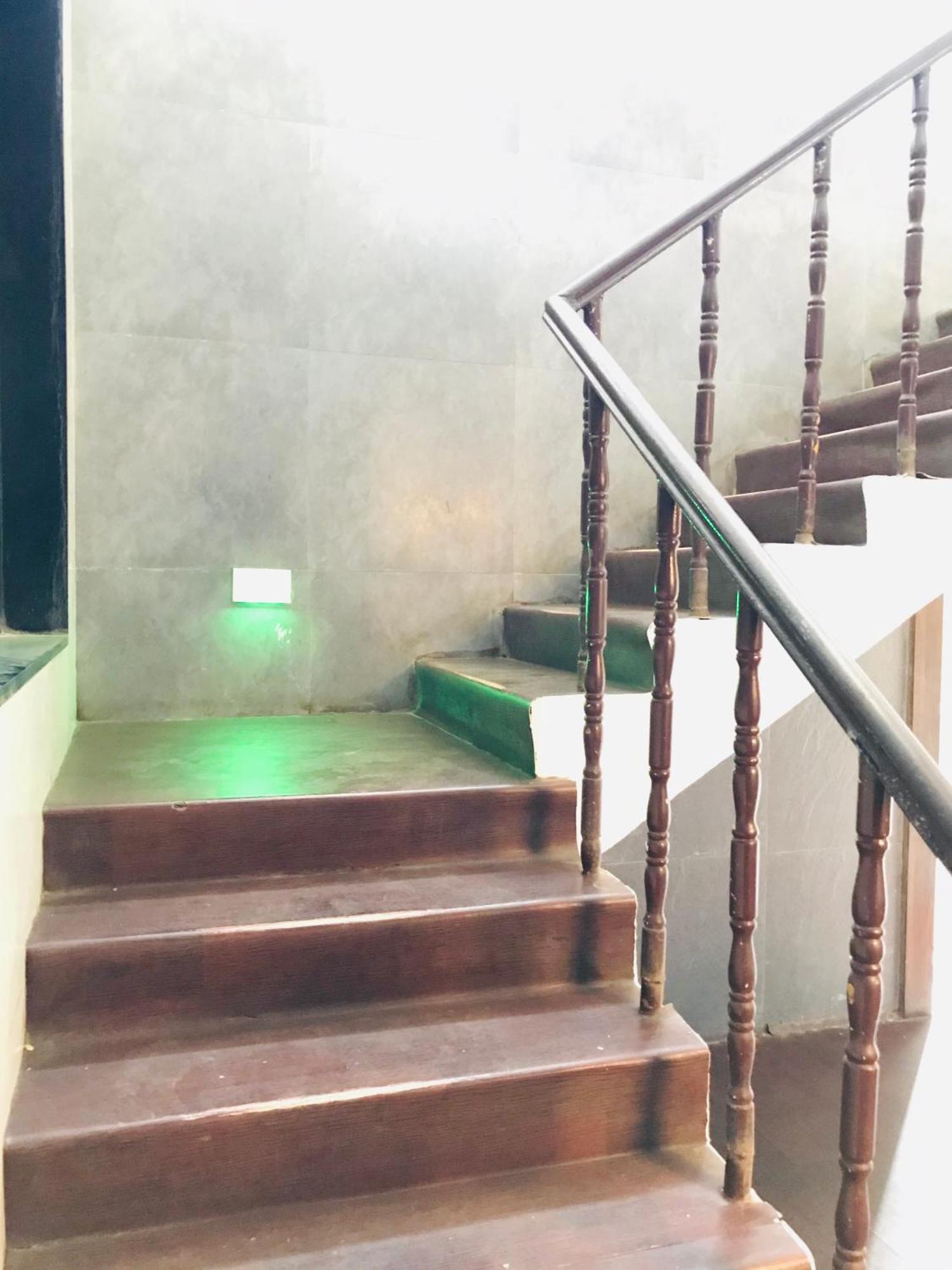 Liva Rooms Nashik Esterno foto