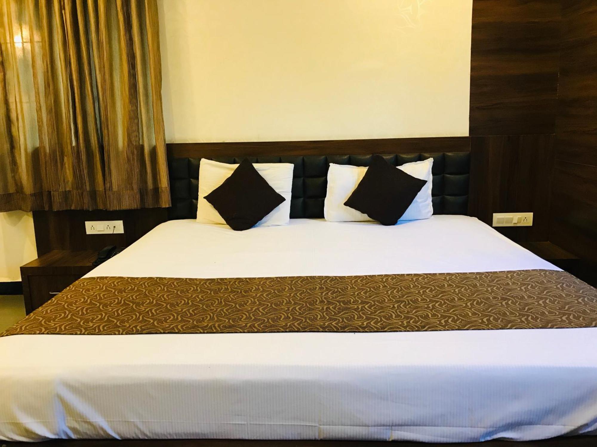 Liva Rooms Nashik Esterno foto